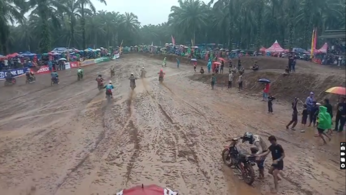 Kejuaraan Grasstrack dan Motocross Piala Kapolres Pasaman Barat 2025 Sukses Digelar